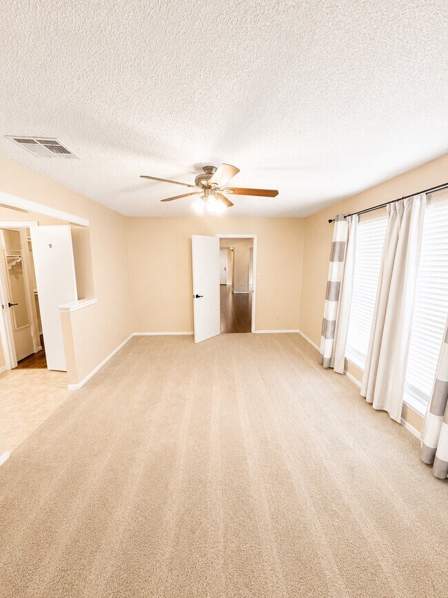 Building Photo - 2239 Highland Hills Dr