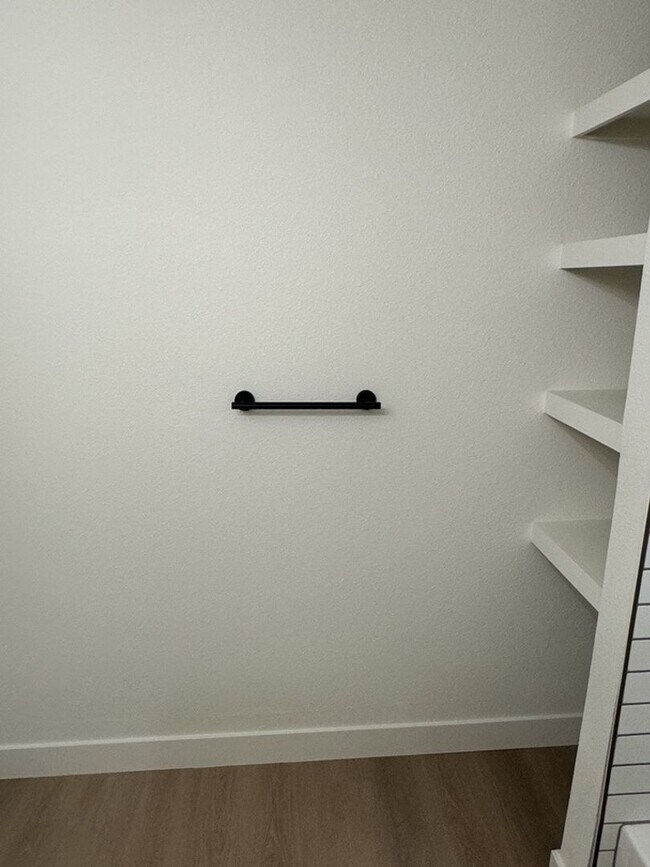 Building Photo - Stunning 2BD/1BA Condo w Garage - Prime Location!