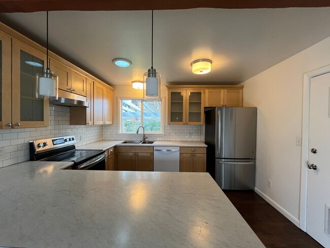 Building Photo - Cozy 3 bed 1 bath Home in Brentwood-Darlin...