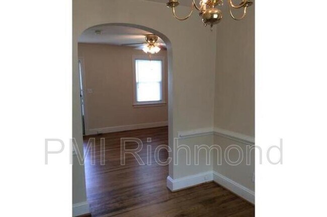 Building Photo - 2705 Dellrose Ave