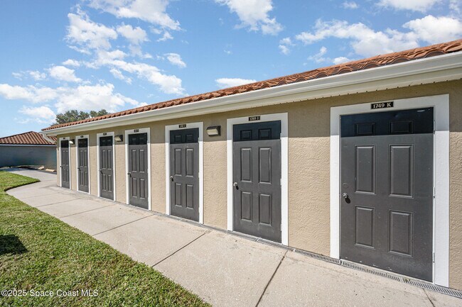 Building Photo - 1747 Sophias Dr
