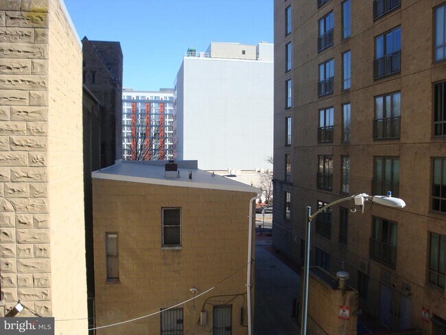 Building Photo - 811 4th St NW