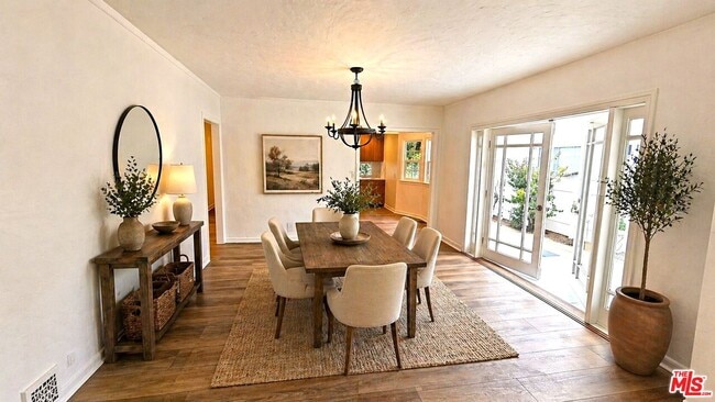 Building Photo - 132 S La Peer Dr