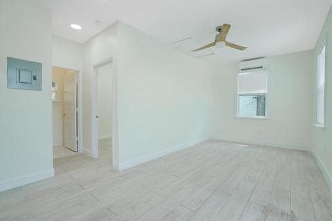 Building Photo - 431 47th St