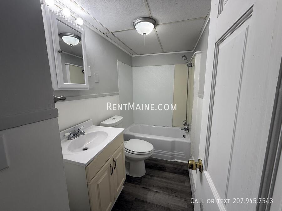 Building Photo - 22 Birch St