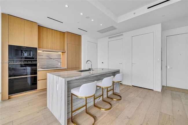 Building Photo - 8701 Collins Ave