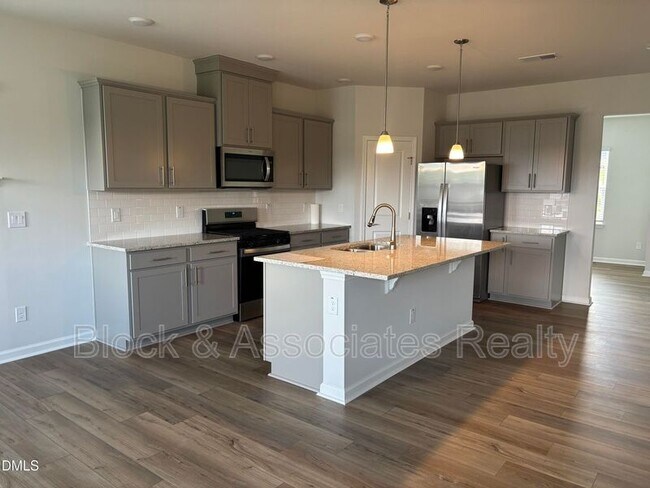 Building Photo - 3230 Pelican Ln