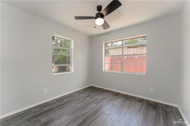 Building Photo - 25 Quince Ave