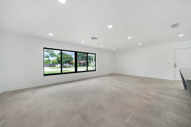 Building Photo - 11758 Banyan St