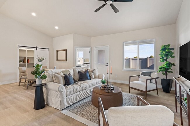 Building Photo - West Valley Luxury Townhome