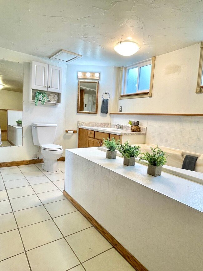 Building Photo - Taylorsville 3 Bedroom Home