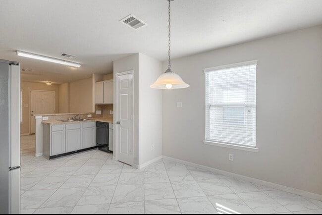 Building Photo - 21611 Falvel Misty Dr