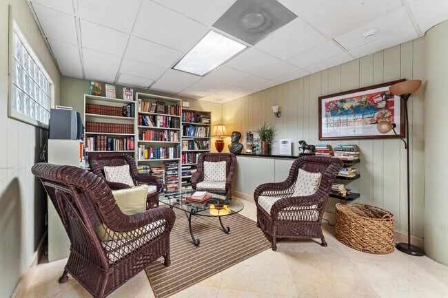 Building Photo - 5600 N Flagler Dr