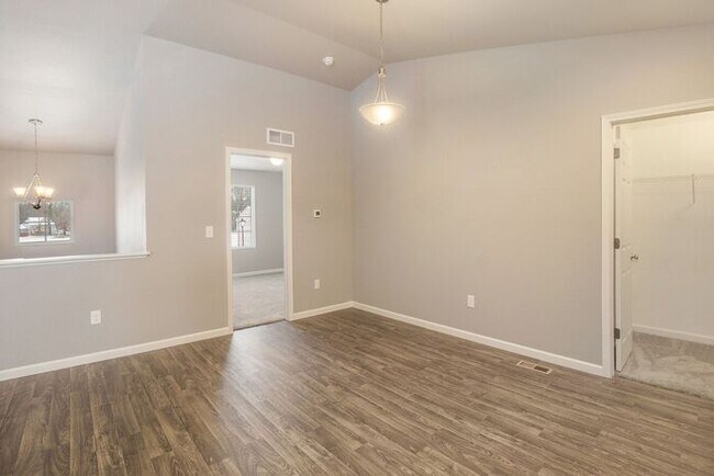 Building Photo - 313 N Harris St