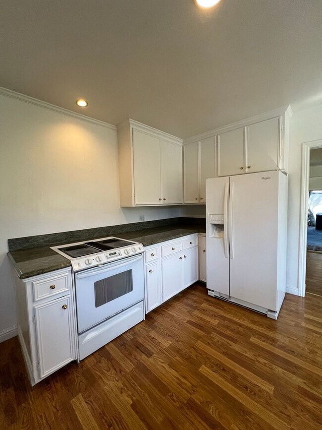 Building Photo - Beautiful Home in Burlingame!!