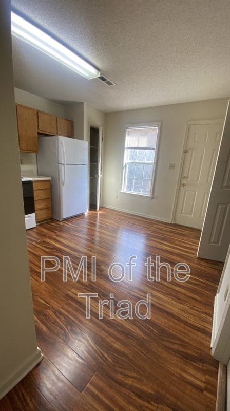 Building Photo - 303 Swing Dairy Rd