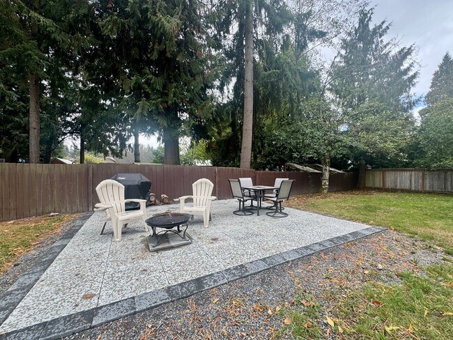 Building Photo - 2 Week Move In Special - 3 Bedroom, 2 Bath...