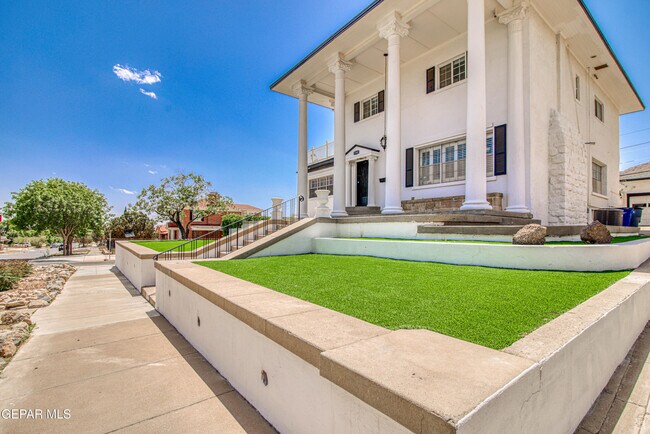 Building Photo - 1701 Elm St