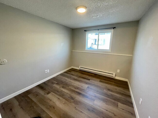 Building Photo - Beautifully Updated 1-Bedroom