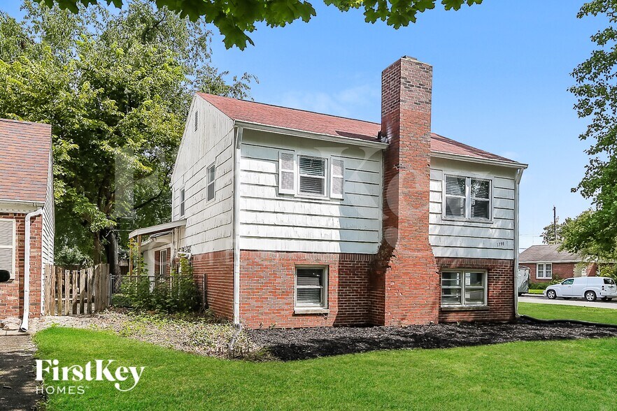 Building Photo - 1798 Maple Ave