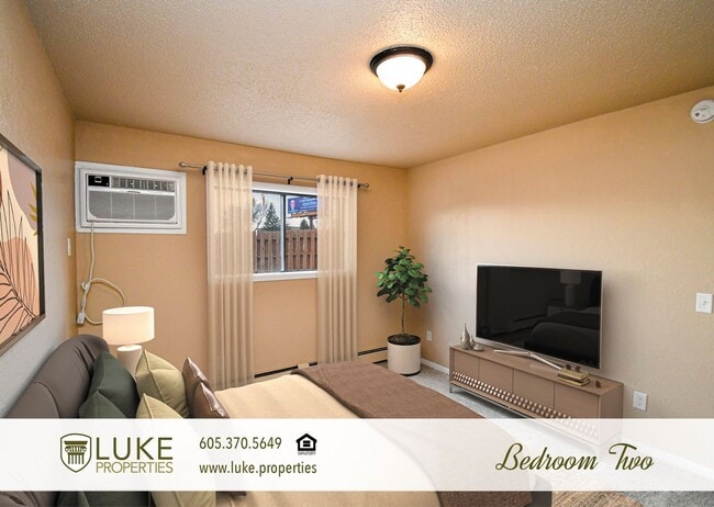 Building Photo - 405 S Sycamore Ave