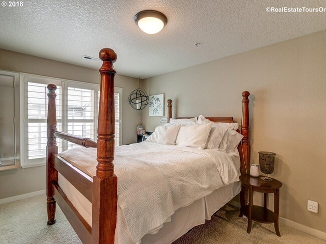 Building Photo - Amazing Location in NW Portland! Gorgeous 2 BD Townhome in Arbor Parc!