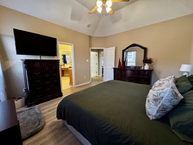 Building Photo - 5400 Flo Dr