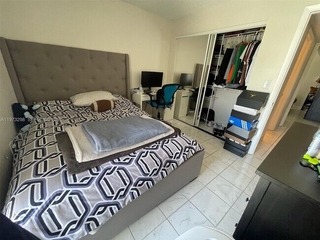 Building Photo - 9010 SW 125th Ave