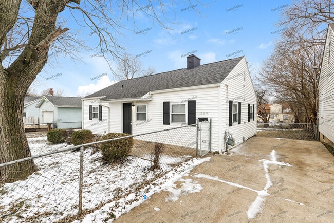 Building Photo - 869 S Maple Ave