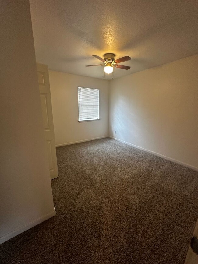 Building Photo - Lovely Cedar Creek Home on Large Shaded Lot