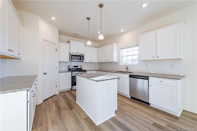 Building Photo - 55 Fern Ridge Dr