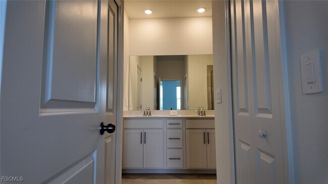 Building Photo - 14883 White Pearl Rd