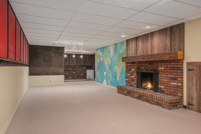 Building Photo - 3310 Lake Dr