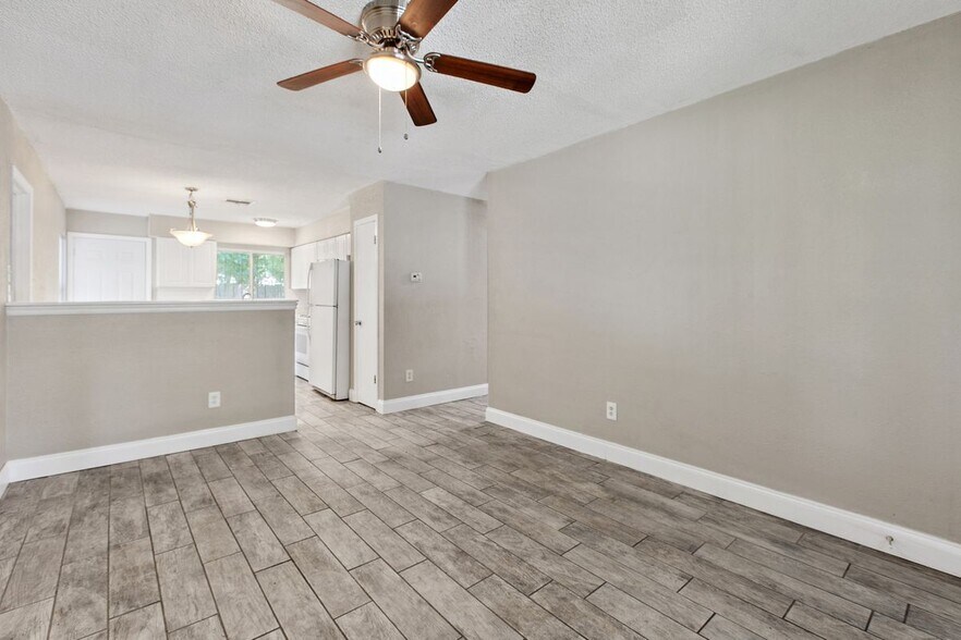 Building Photo - 6702 Colony Park Dr