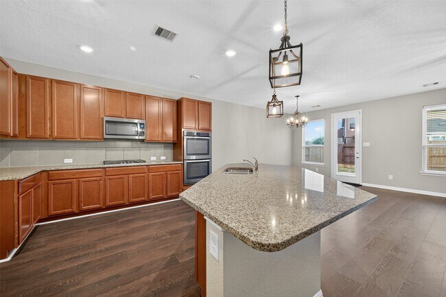 Building Photo - 25403 King Reyes St