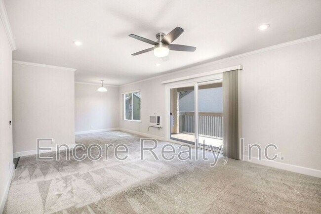 Building Photo - 8545 Villa La Jolla Dr