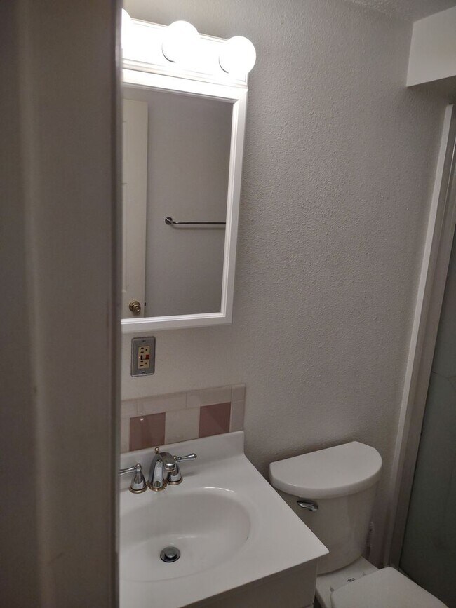Building Photo - 1450 Nokomis Dr