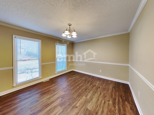 Building Photo - 4825 Old Field Dr NE