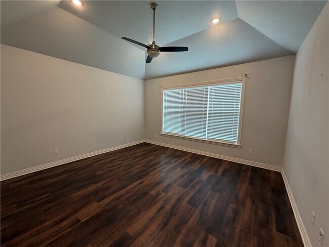 Building Photo - 2307 Brook Ln