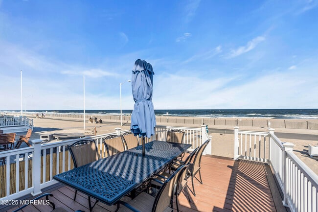 Building Photo - 413 Beach Front