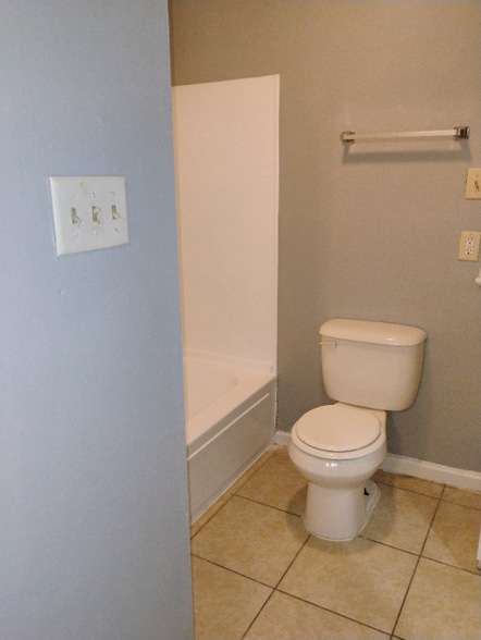 Building Photo - 1652 Cedar Lake Dr