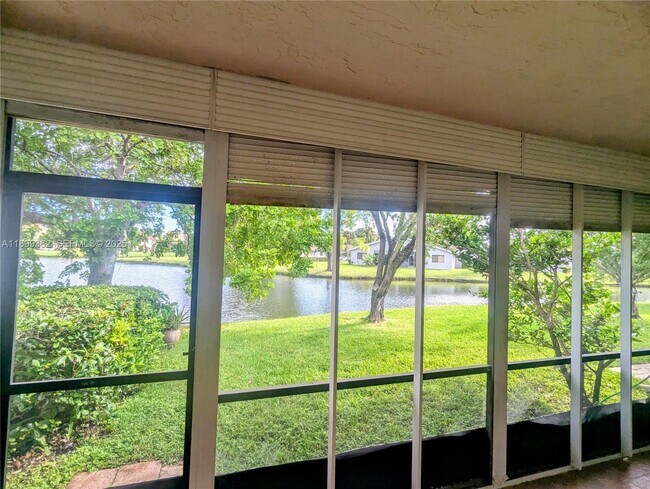 Building Photo - 448 Lakeview Dr