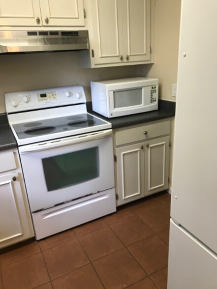 Building Photo - 202 Island Dr
