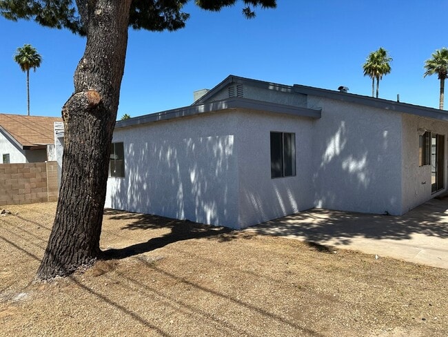 Building Photo - Thomas and Pima Rds - Minutes to Old Town Scottsdale!