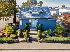 Building Photo - Rare Single Family Home  W/ 2 car garage