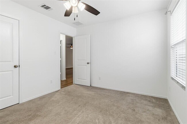 Building Photo - 162 Agate Clf Dr