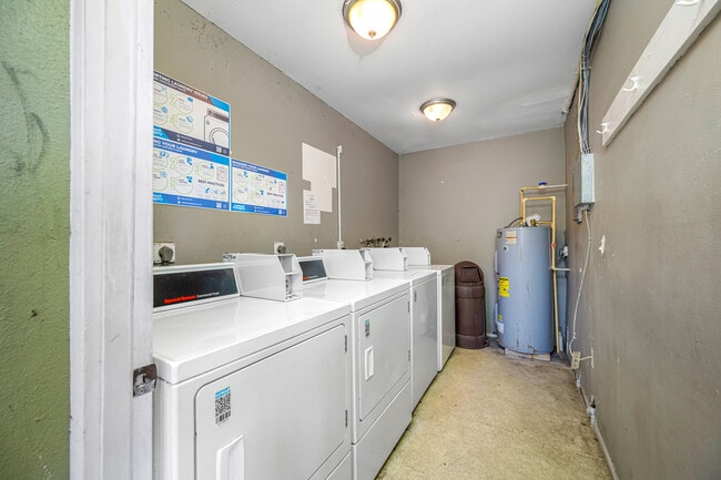 Building Photo - 1852 Meadow Ave