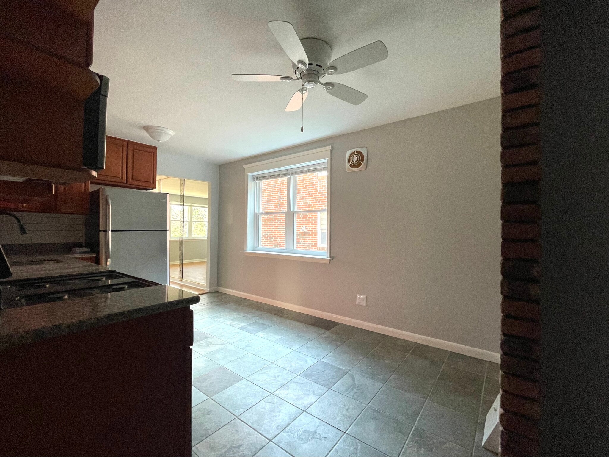 Building Photo - 614 Borbeck Ave