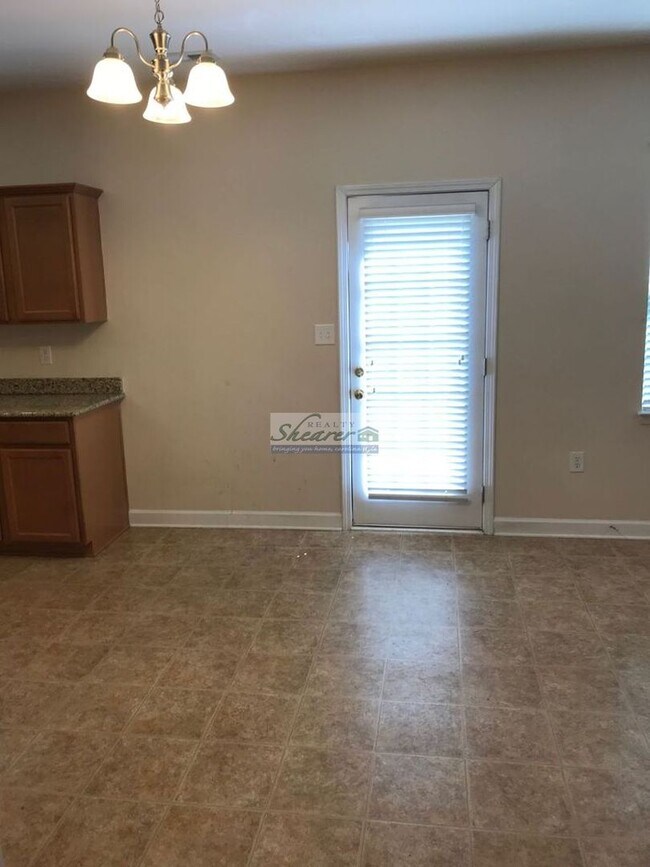 Building Photo - Canterfield in Harrisburg - Great 4 Bed, 2...