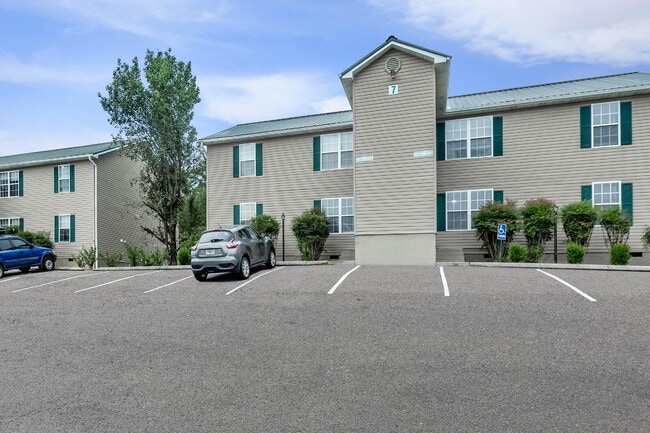 Building Photo - Move In Special: $300 OFF Rent + NO Admin Fee + 1/2 OFF Deposit